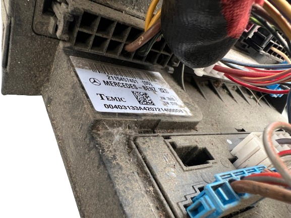 Boîte à fusibles avant Mercedes Benz