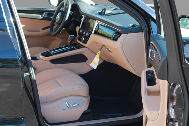 2023 PORSCHE MACAN