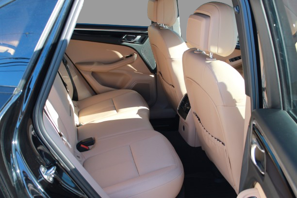 2023 PORSCHE MACAN